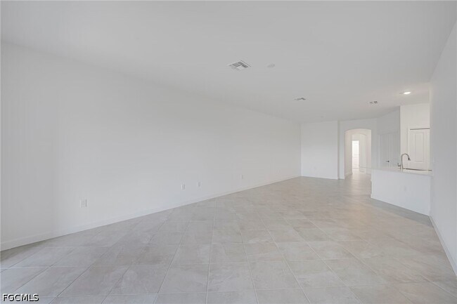 Building Photo - 20601 Hazelnut Ct