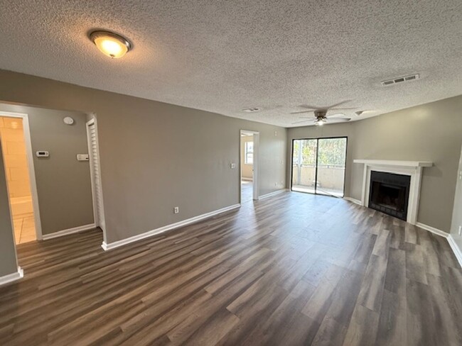 Building Photo - Charming two-bedroom, two-bathroom condo l...