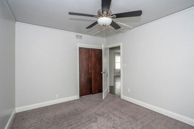 Building Photo - Comfortable 2-Bedroom Home on Large Fenced Corner Lot