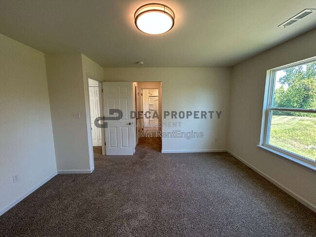 Building Photo - 16732 River Stone Dr
