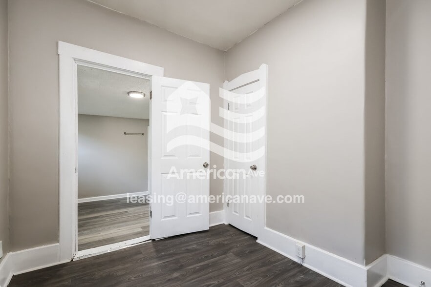 Building Photo - 2123 W Lee St