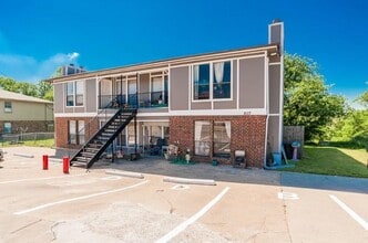 Building Photo - 8117 Foxfire Ln