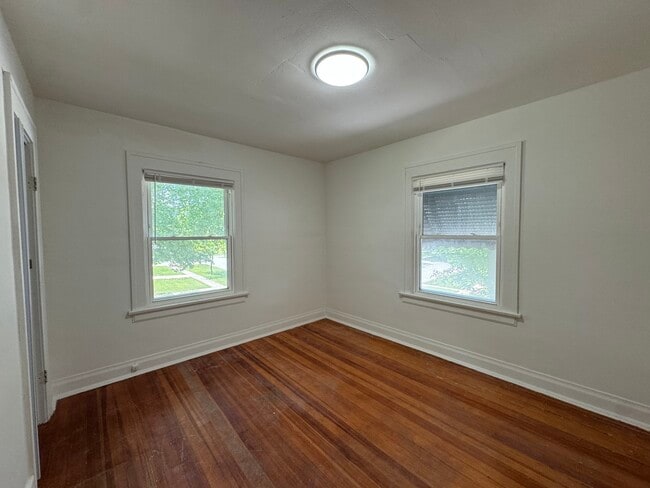 Building Photo - 519 S Hale St