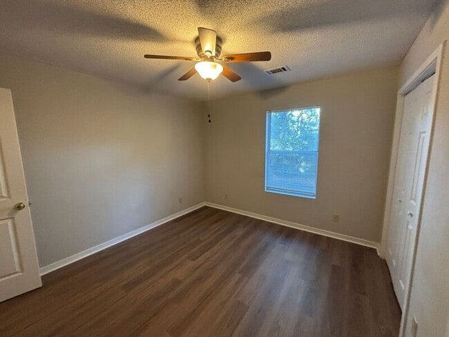 Building Photo - 6241 Rolling Fork Rd