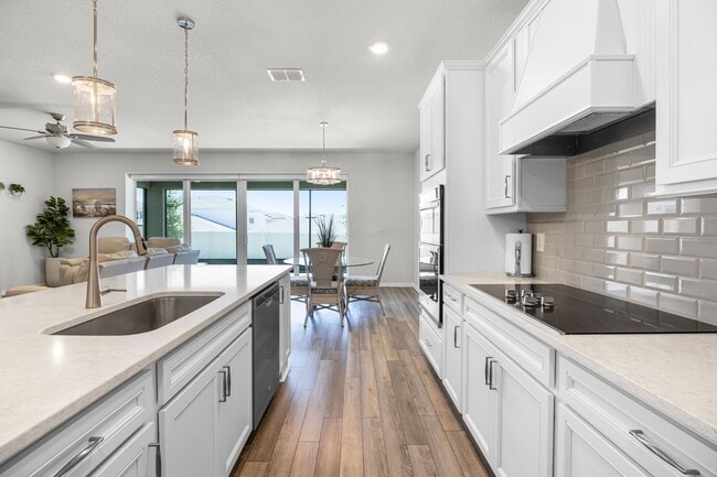 Building Photo - Luxury Living for Lease – 5BR Home with Of...