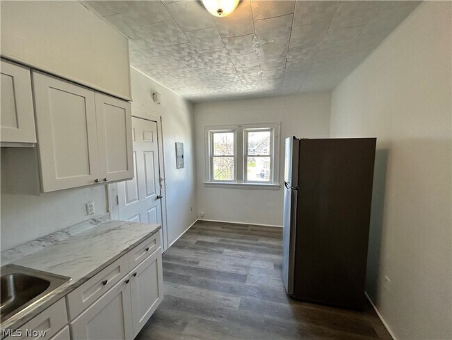 Building Photo - 2232 W 103rd St