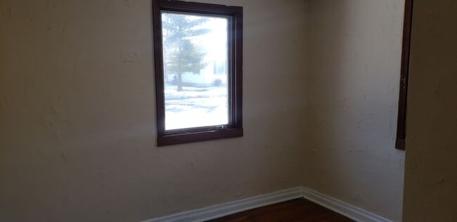 Building Photo - 3 bedroom 1 bath