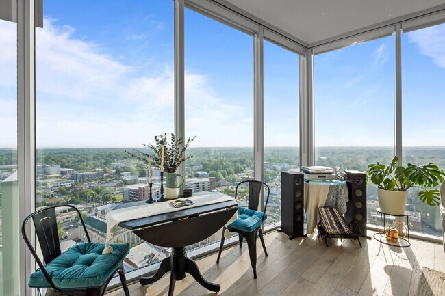 Building Photo - "Luxury Urban Living: Stunning 2-Bed, 2-Ba...