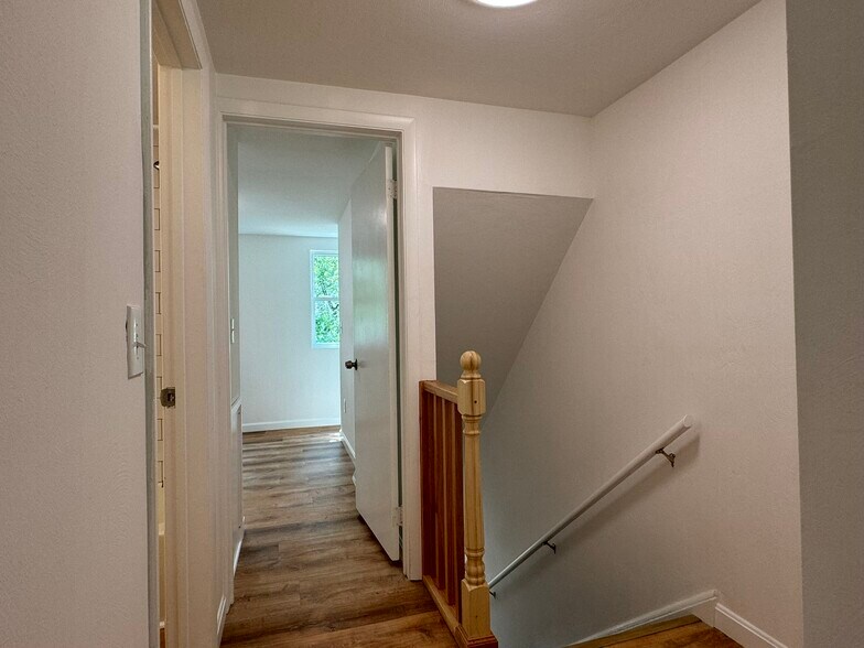 Building Photo - 225 Evergreen Ave