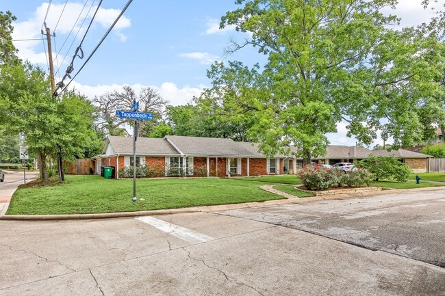 Building Photo - 9762 Tappenbeck Dr