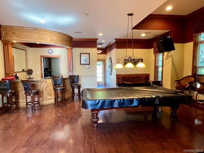 Building Photo - 25 Fairways Dr
