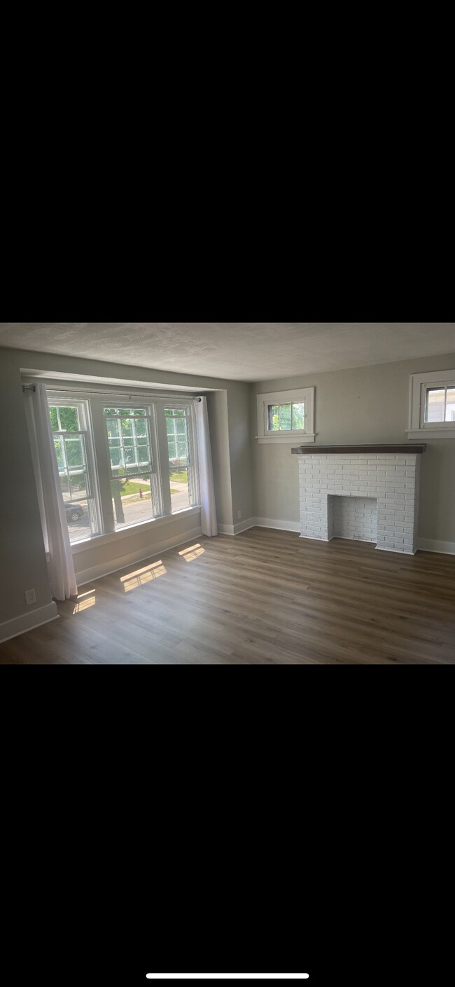 Building Photo - 224 Saint Lawrence Ave