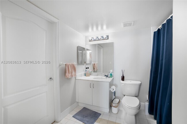 Building Photo - 1200 Brickell Bay Dr