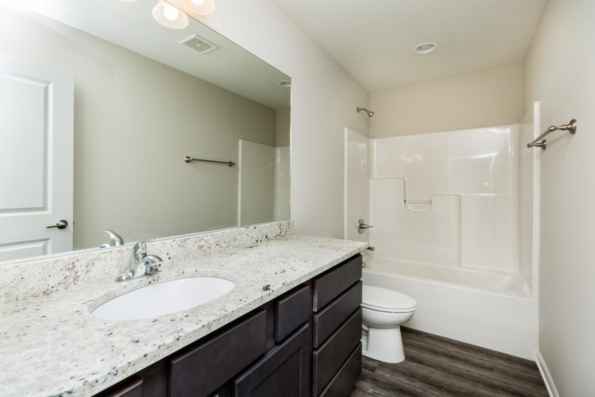 Building Photo - 810 SE 10th Ln