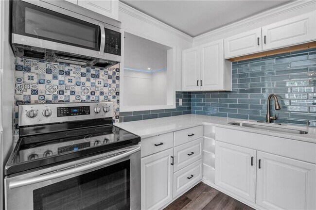 Building Photo - 2851 Forrest Hills Dr SW