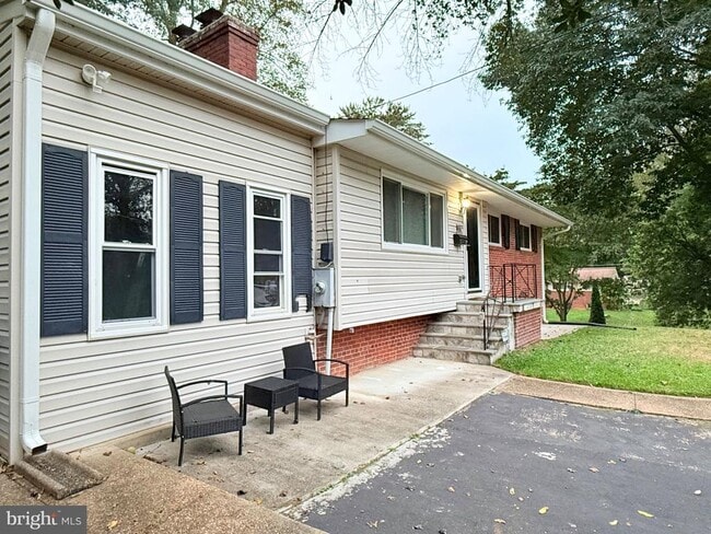 Building Photo - 6910 Fern Pl