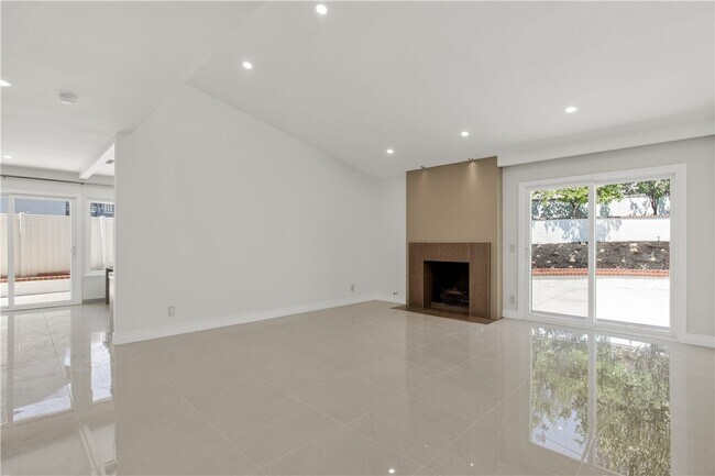 Building Photo - 27301 Via Avila