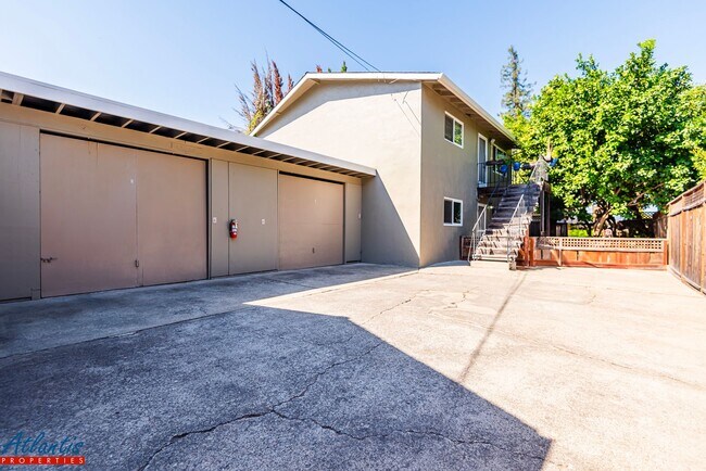 Building Photo - 768 Calderon Ave