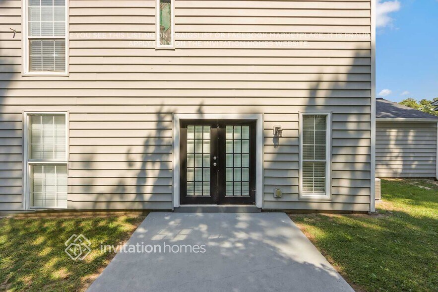 Building Photo - 6449 Eastbriar Dr