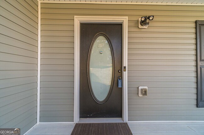 Building Photo - 583 Embassy Walk