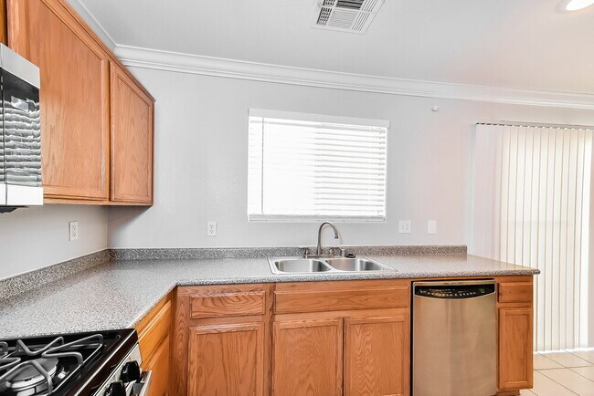 Building Photo - 9434 Havasu Canyon Ave