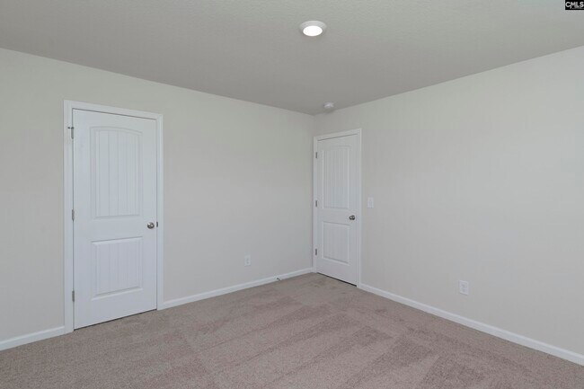 Building Photo - 807 Red Berry Ln