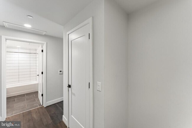 Building Photo - 1300 4th St SE