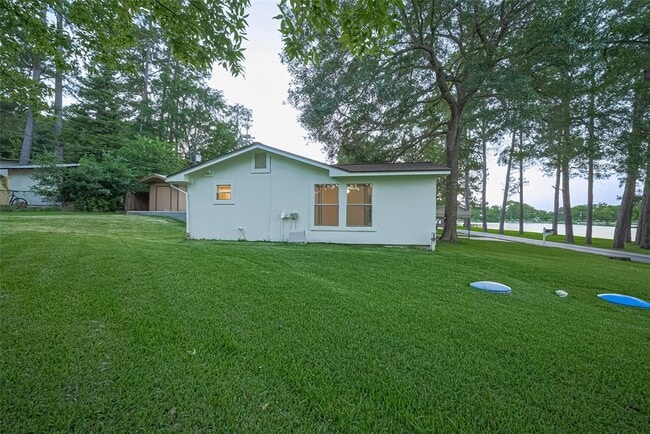 Building Photo - 1372 W Pine Lake Cir