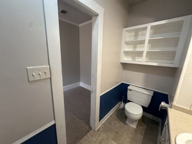 Building Photo - 215 N Washington St