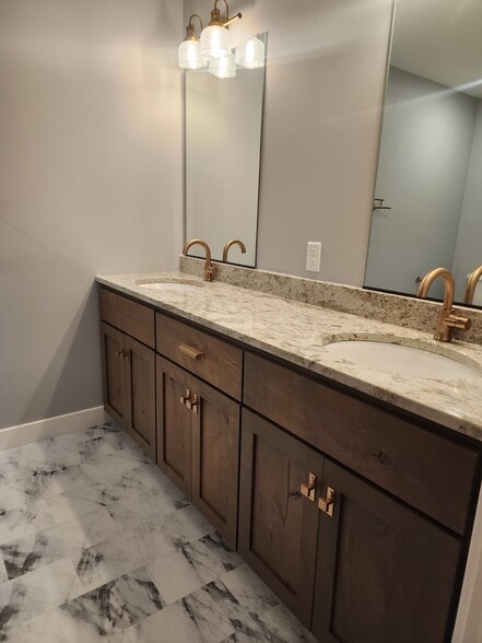 Building Photo - 2317 Lake Rd