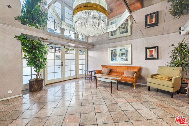 Building Photo - 2025 S Beverly Glen Blvd