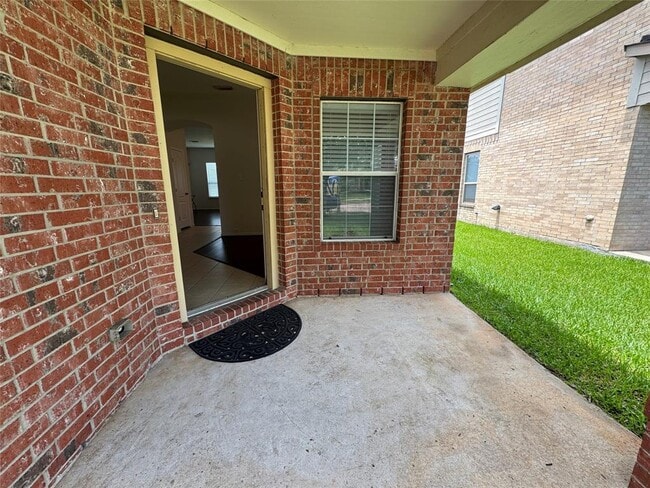 Building Photo - 2015 Lansing Cove Dr