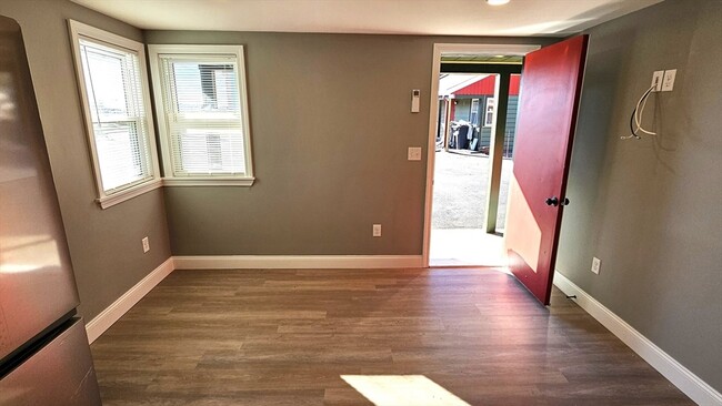 Building Photo - 825 Scenic Hwy