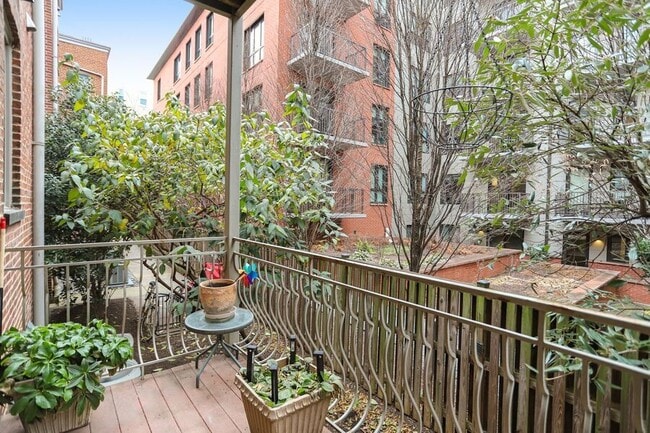 Building Photo - 1323 Clifton St NW