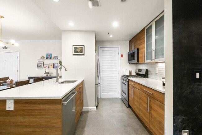 Building Photo - 510 Monroe St