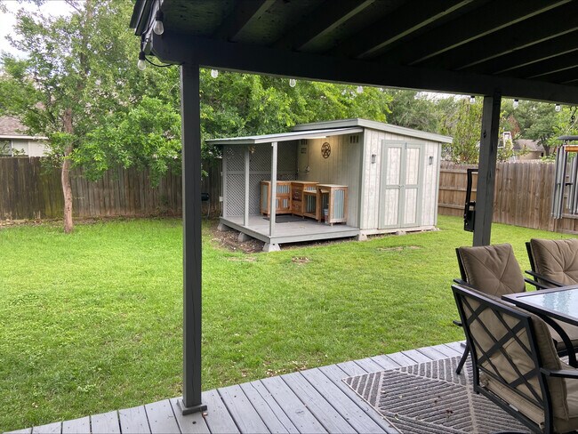 Building Photo - 702 Spring Hollow Dr