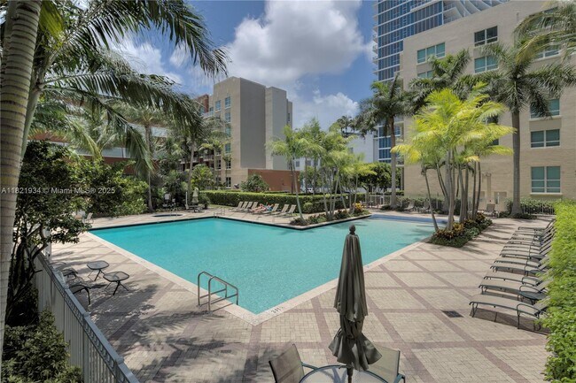Building Photo - 2000 N Bayshore Dr