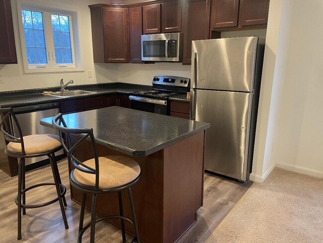 Primary Photo - 6 Grove St