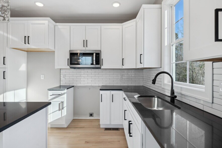 Building Photo - 2111 Chadwell Retreat Dr