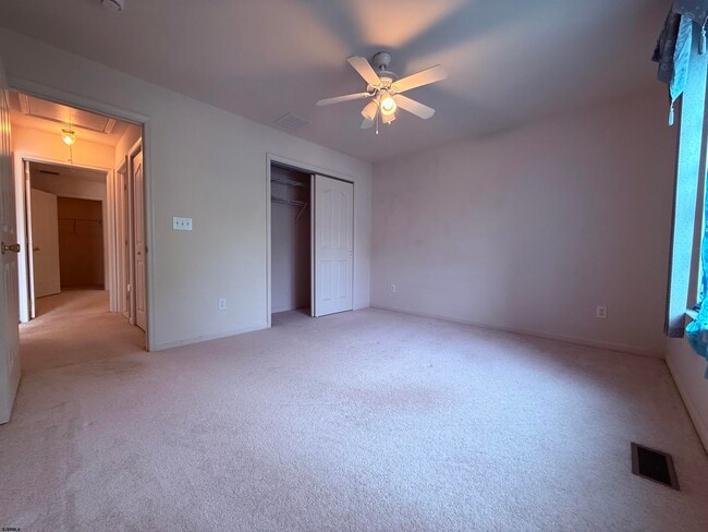 Building Photo - 2 Club House Ln