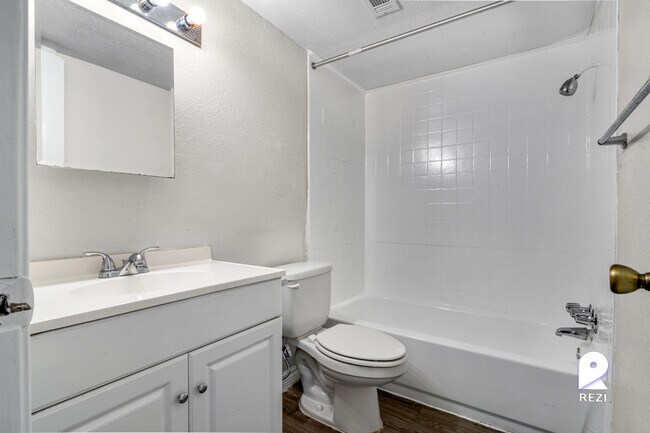 Building Photo - 11810 Algonquin Dr