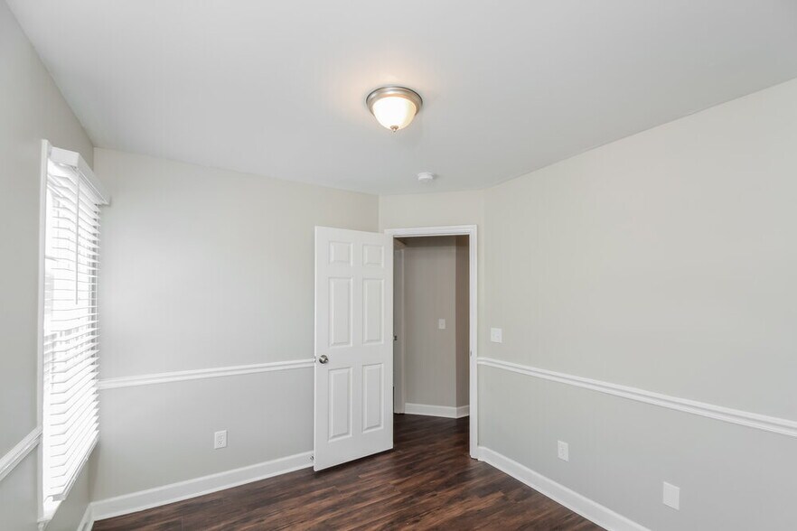 Building Photo - 508 Lakeview Ave