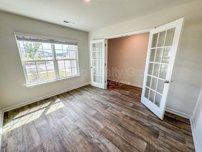 Building Photo - 2136 Montalvan Dr