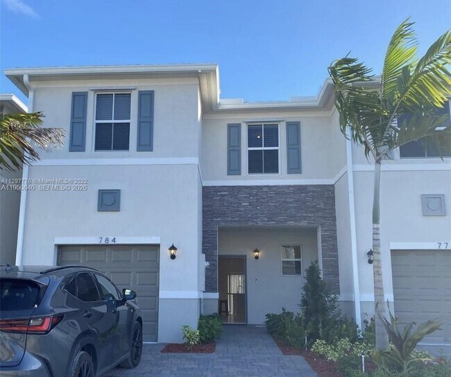 Building Photo - 784 SE 19th St