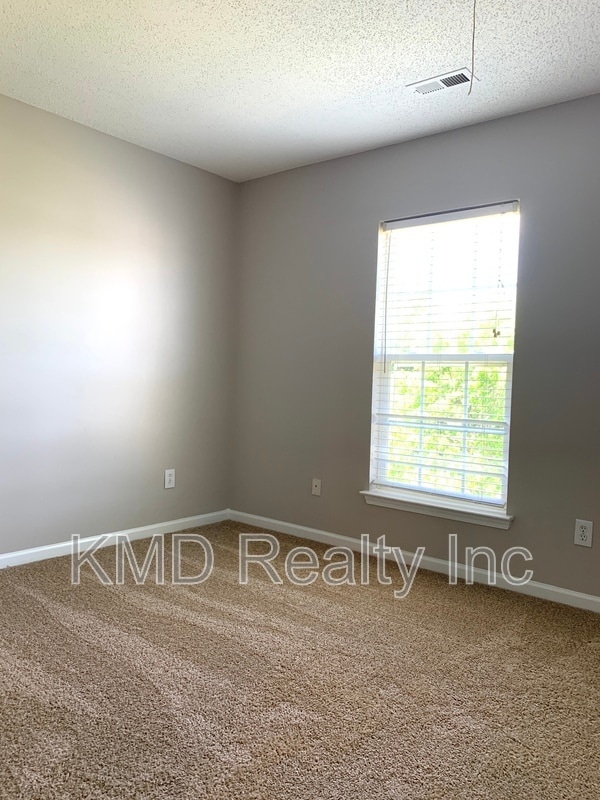 Building Photo - 4010 Woolcott Ave