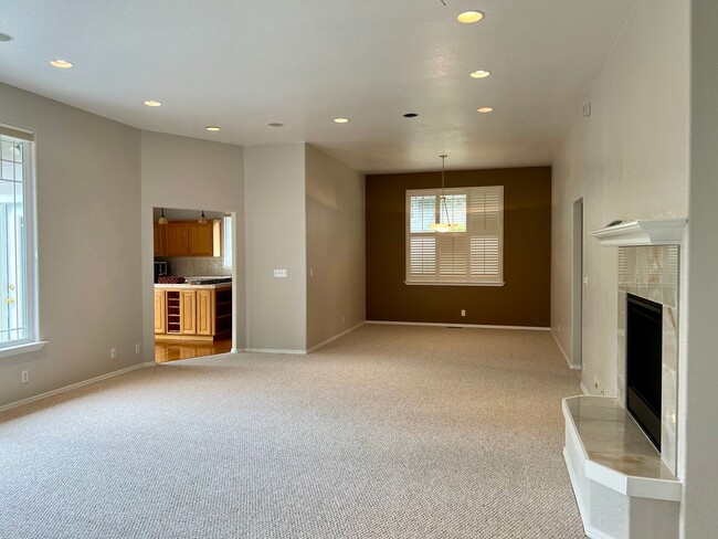 Building Photo - Spacious, Well-Appointed home in a Highly Desirable Location!