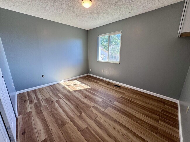 Building Photo - 2507 Rainbow Dr