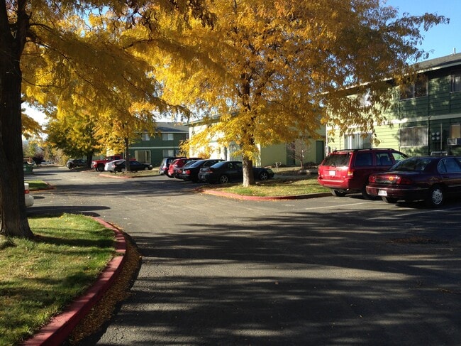 Primary Photo - Aspen Circle Apartments
