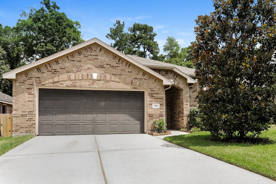 Primary Photo - 961 Doire Dr