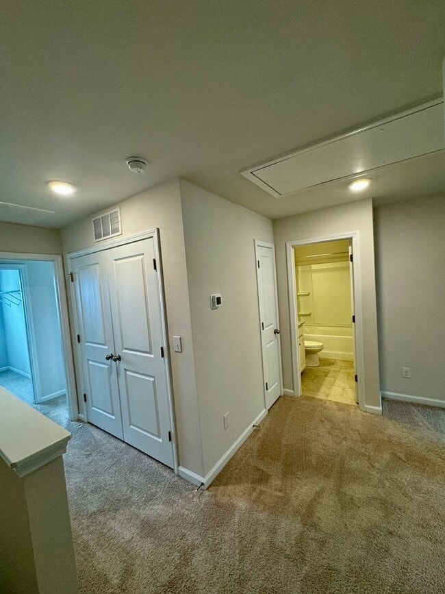 Building Photo - 3BR/2BA Townhouse in The Townes at Sherrills Ford